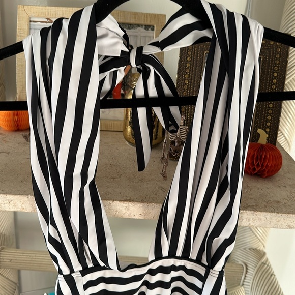 Black and white stripped one piece bathing suit high wasted - Picture 2 of 5